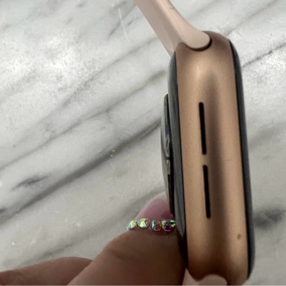 Apple watch series 4 40mm gps and cellular - Picture 7 of 9